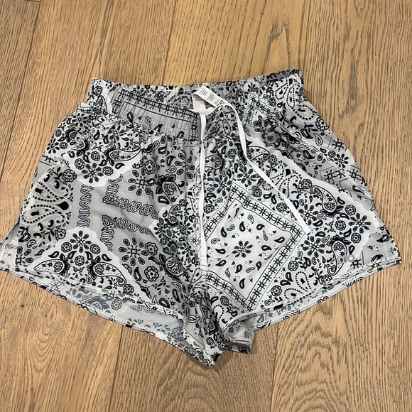 Alo yoga bandana stride short size xs - Picture 4 of 6